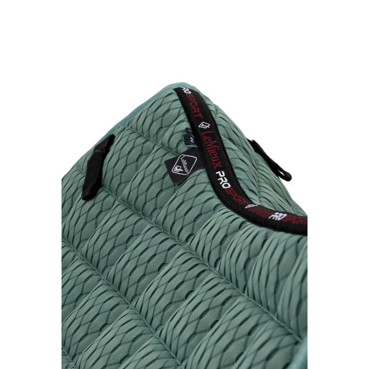 LeMieux Carbon Mesh Close Contact Vierkant Zadeldekje LeMieux Carbon Mesh Close Contact Vierkant Zadeldekje