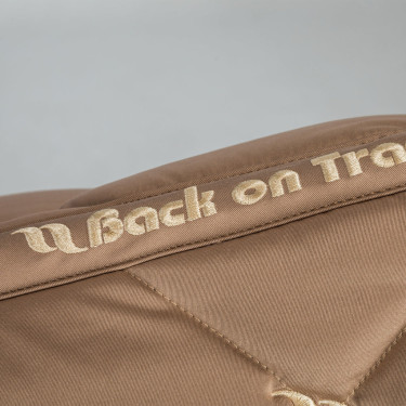 Zadeldek Dressuur Night Collection Back On Track Nougat Bruin