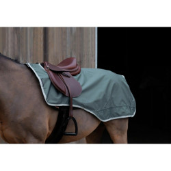 Zadeldeken Equithème Tyrex 600D gerecycled met fleecevoering Zadeldeken Equithème Tyrex 600D gerecycled met fleecevoering