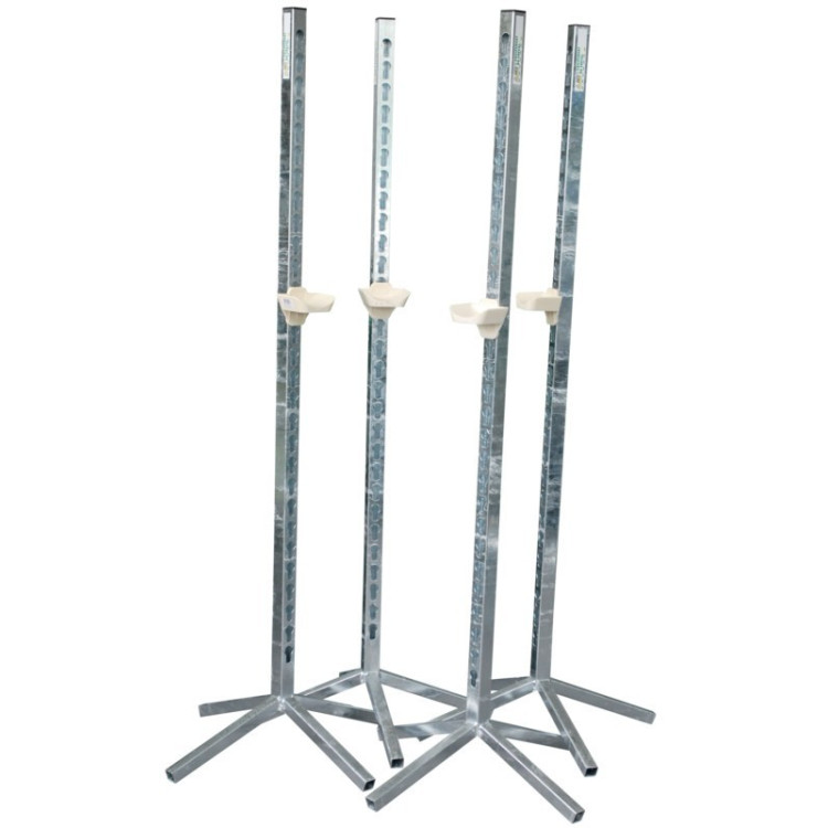 Set van 4 eenvoudige metalen kandelaren La Gée