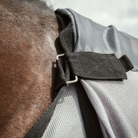 Vliegendeken Back on Track Buzter met hals Zilver Vliegendeken Back on Track Buzter met hals Zilver