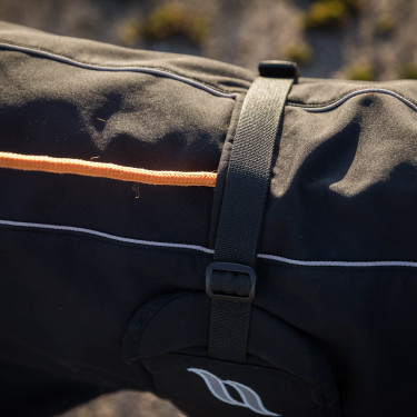 Veelzijdige hondenjas Nella Back on Track Zwart Veelzijdige hondenjas Nella Back on Track Zwart