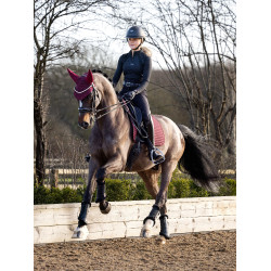 Tapis LeMieux dressage Soft Shell antidérapant Bordeaux Tapis LeMieux dressage Soft Shell antidérapant Bordeaux