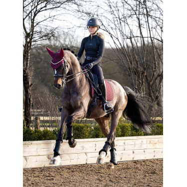 Tapis LeMieux dressage Soft Shell antidérapant Bordeaux Tapis LeMieux dressage Soft Shell antidérapant Bordeaux